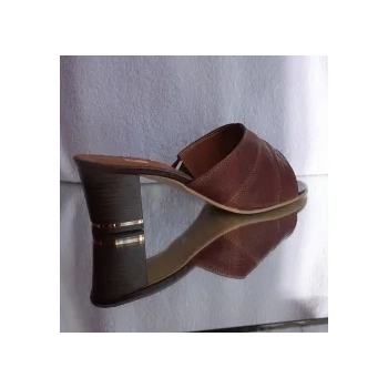 BnW Skórzane brązowe klapki damskie