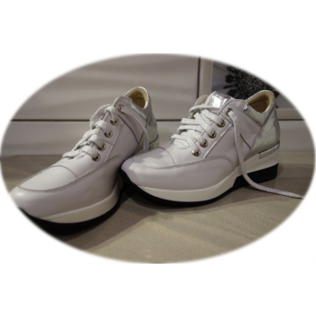 Skórzane buty sportowe Natalii białe-srebro 37