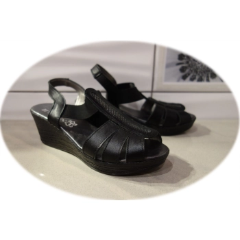 Skórzane sandały Natalii czarne koturn 5cm 37