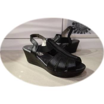 Skórzane sandały Natalii czarne koturn 5cm 37