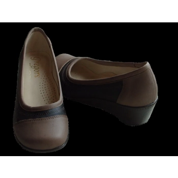 BnW Skórzane brązowe czółenka na koturnie