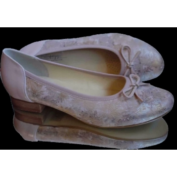 BnW Skórzane różowe balerinki w kwiaty o tęgości H