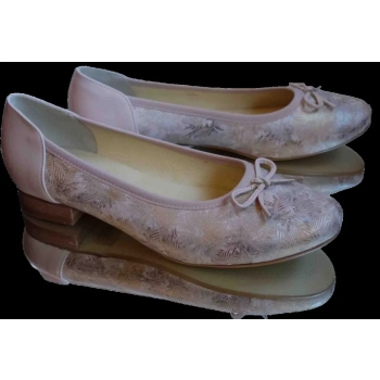 BnW Skórzane różowe balerinki w kwiaty o tęgości H