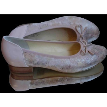 BnW Skórzane różowe balerinki w kwiaty o tęgości H