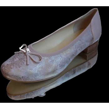 BnW Skórzane różowe balerinki w kwiaty o tęgości H