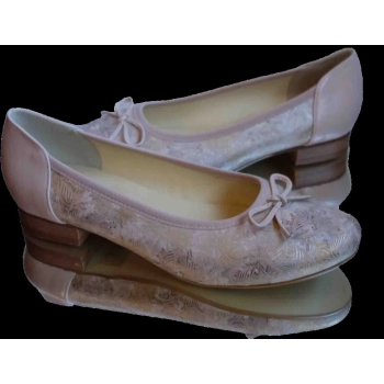 BnW Skórzane różowe balerinki w kwiaty o tęgości H